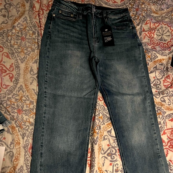 High Waist Cuffed Mom Jeans - Picture 1 of 3